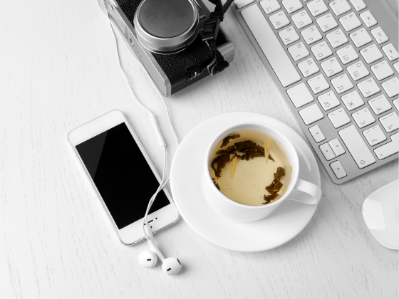 Весенний набор «всё под рукой»: зарядка, наушники и полезные мелочи для телефона