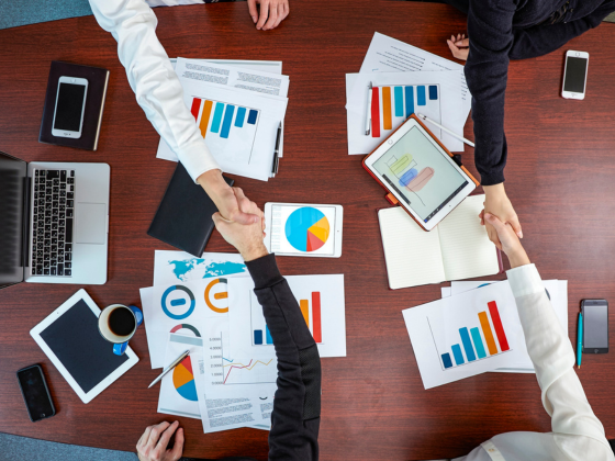 Переговорная, которая продаёт: что должно лежать на столе у клиента в январе